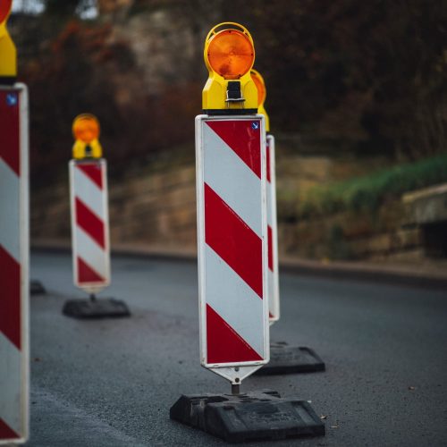 Schade door obstakel op de weg